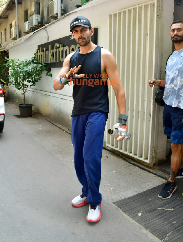 photos kartik aaryan sonia rathee soundarya sharma and kalyani priyadarshan snapped in juhu 1