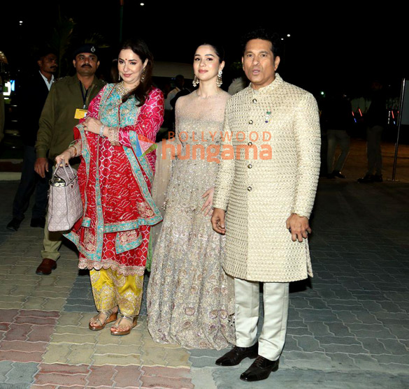 photos katrina kaif vicky kaushal ranbir kapoor alia bhatt and others snapped leaving from jamnagar airport 17