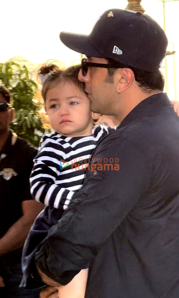 photos katrina kaif vicky kaushal ranbir kapoor alia bhatt and others snapped leaving from jamnagar airport 4 3