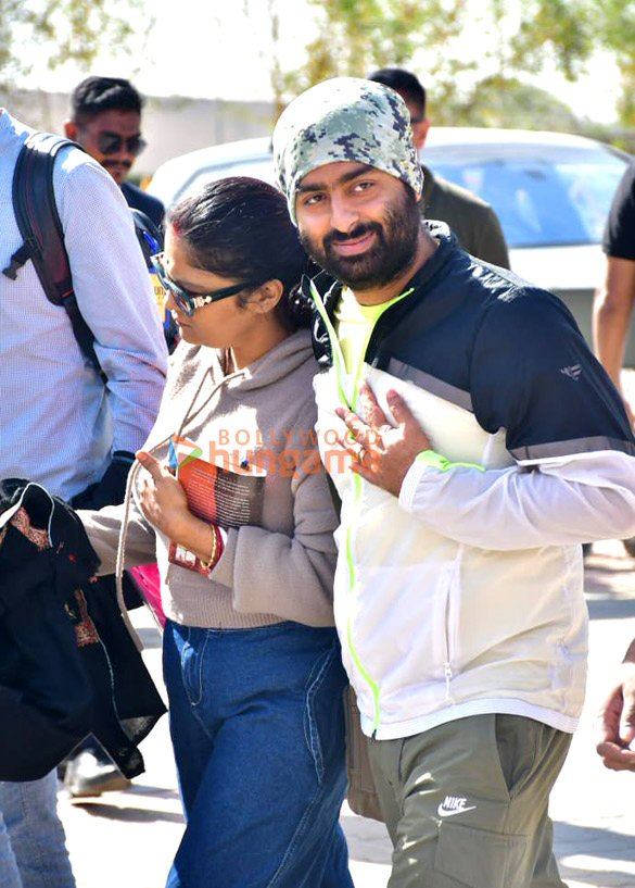 photos katrina kaif vicky kaushal ranbir kapoor alia bhatt and others snapped leaving from jamnagar airport 4 5