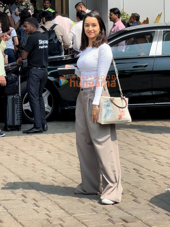 photos kiara advani sidharth malhotra ananya panday and others snapped at kalina airport as they leave for anant ambani radhika merchants wedding 1 3