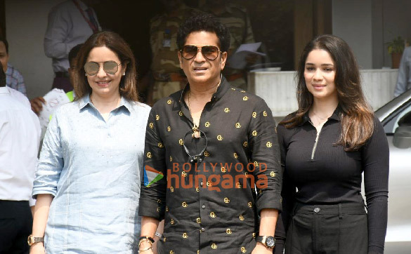 photos kiara advani sidharth malhotra ananya panday and others snapped at kalina airport as they leave for anant ambani radhika merchants wedding 9
