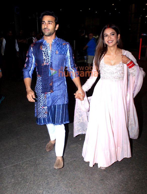 photos kriti kharbanda and pulkit samrat snapped at the airport 1