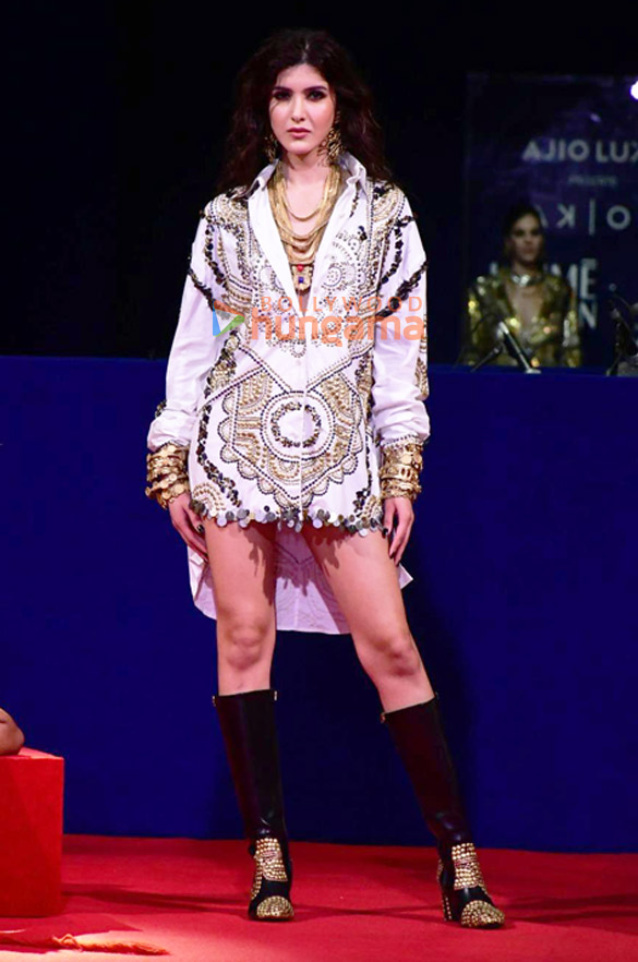 photos kriti sanon and shanaya kapoor turn showstoppers for lakme fashion week 2024 15324 4