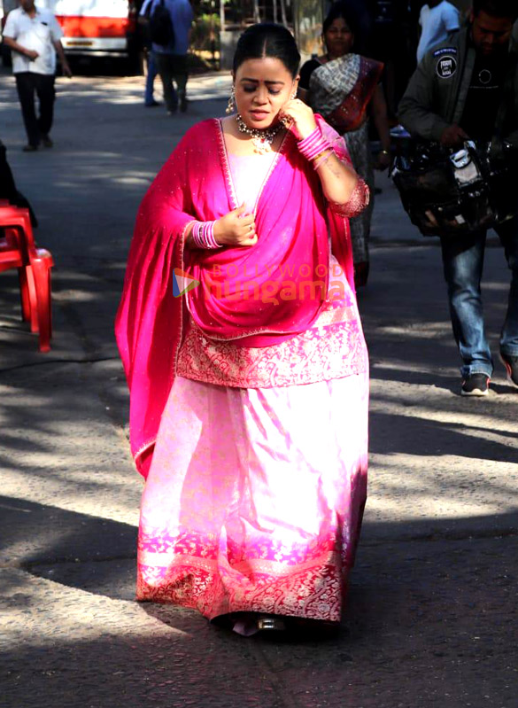 photos madhuri dixit suniel shetty and bharti singh snapped on the sets of dance deewane 4 5 3