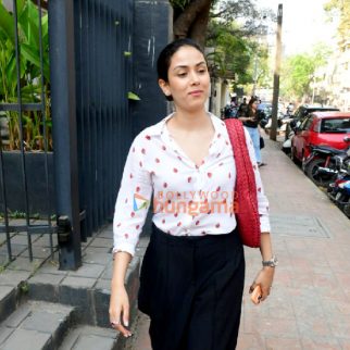 Photos: Mira Kapoor snapped outside a salon in Bandra