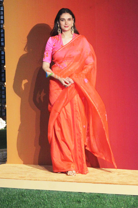 photos priyanka chopra jonas madhuri dixit and others snapped at isha ambanis event 9977 2