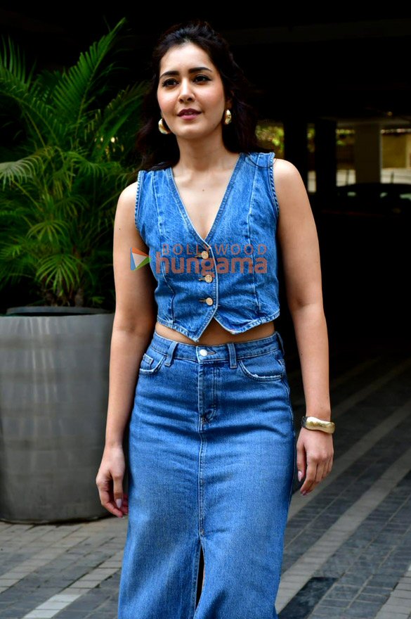 Photos: Raashii Khanna snapped in Andheri