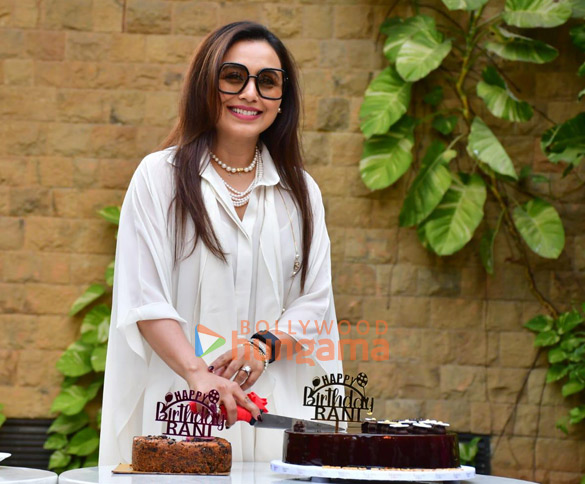 Photos Rani Mukerji snapped cutting cake ahead of her birthday (6) 1768053