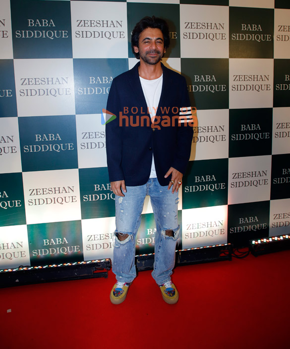 photos salman khan iulia vantur siddhant chaturvedi and others snapped at baba siddiques iftar party 10