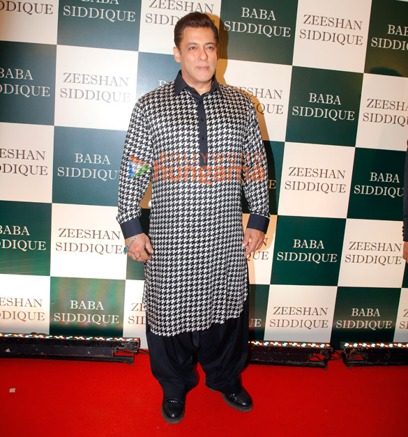 Photos: Salman Khan, Iulia Vantur, Siddhant Chaturvedi and others snapped at Baba Siddique’s Iftar party Photos: Salman Khan, Iulia Vantur, Siddhant Chaturvedi and others snapped at Baba Siddique’s Iftar party