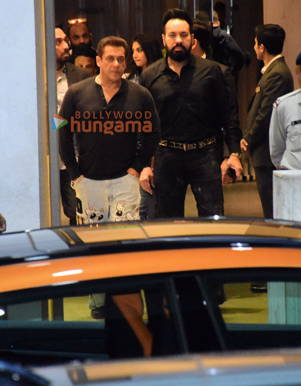 Photos: Salman Khan, Shah Rukh Khan and Ranveer Singh snapped at Kalina airport