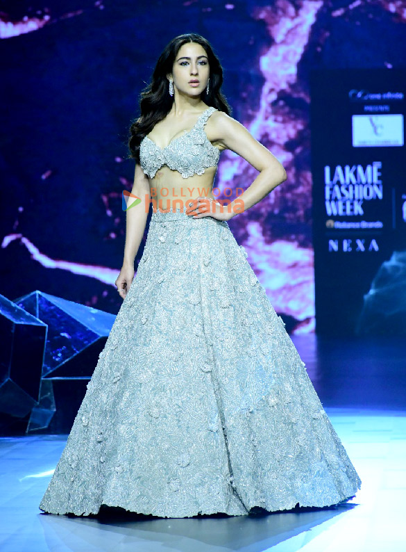 photos sara ali khan shruti haasan and fatima sana shaikh turn showstoppers for lakme fashion week 2024 1