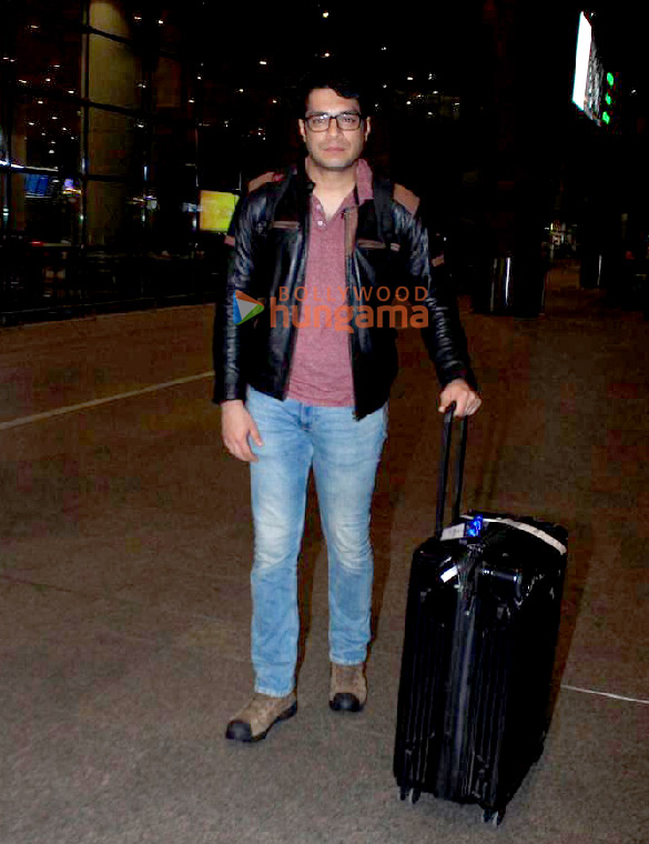 photos sara ali khan and junaid khan snapped at the airport 2