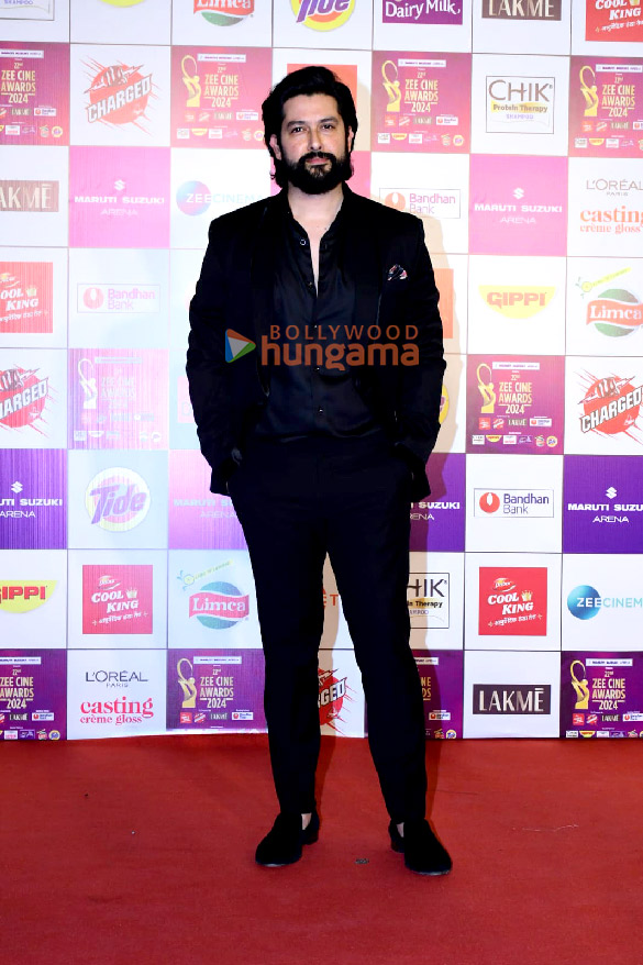 photos shah rukh khan bobby deol sanjana sanghi and others snapped at zee cine awards 2024 27