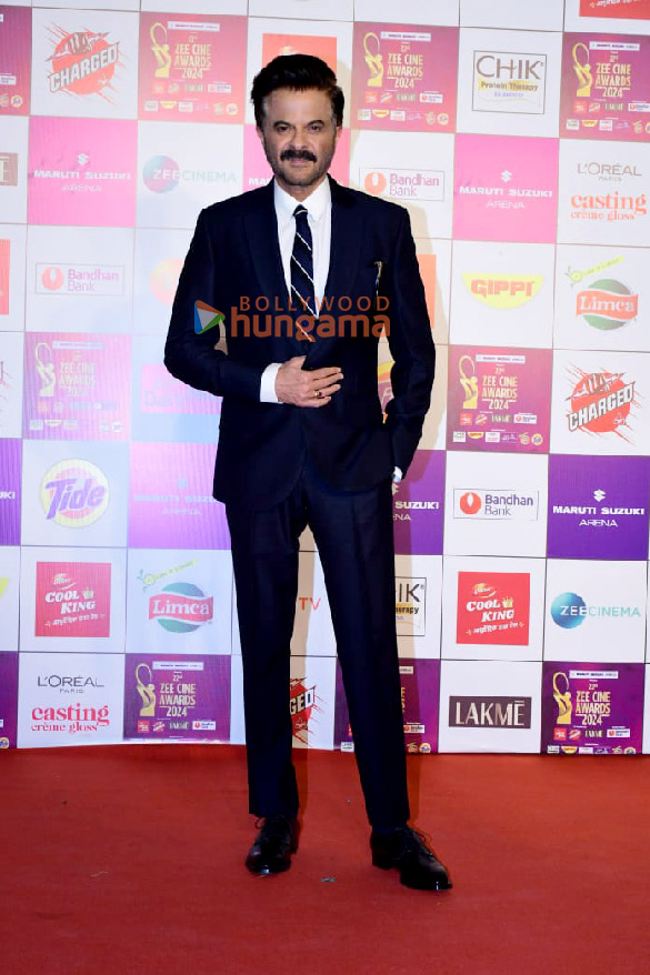 photos shah rukh khan bobby deol sanjana sanghi and others snapped at zee cine awards 2024 36