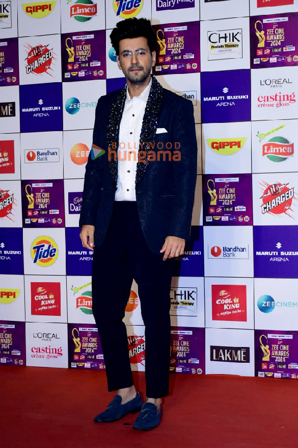 photos shah rukh khan bobby deol sanjana sanghi and others snapped at zee cine awards 2024 38