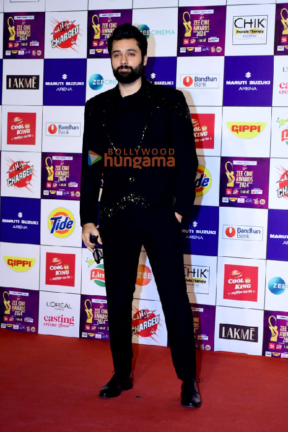 photos shah rukh khan bobby deol sanjana sanghi and others snapped at zee cine awards 2024 4 2