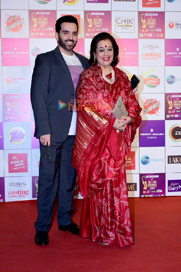 photos shah rukh khan bobby deol sanjana sanghi and others snapped at zee cine awards 2024 42