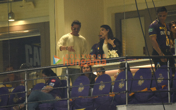 photos shah rukh khan snapped at the ipl match between kolkata knight riders and sunrisers hyderabad in kolkata 3