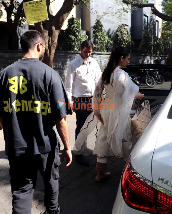 photos shahid kapoor and mira rajput kapoor snapped in bandra 2