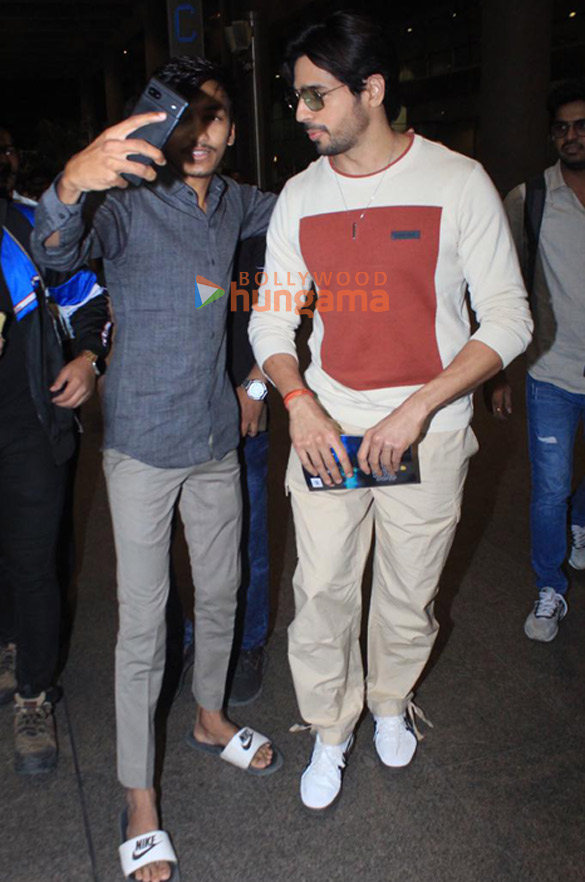photos sidharth malhotra snapped at the airport 3 4