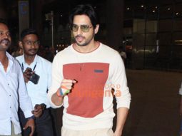 Photos: Sidharth Malhotra snapped at the airport