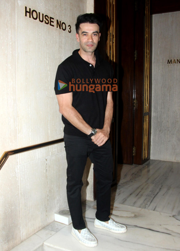 photos tamannaah bhatia vijay varma fatima sana shaikh and others snapped at manish malhotras house in bandra 4