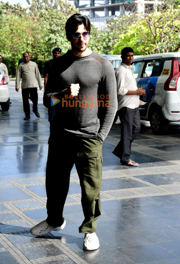 photos varun dhawan karan johar and others attend amazon prime videos shows and films announcement 001 11