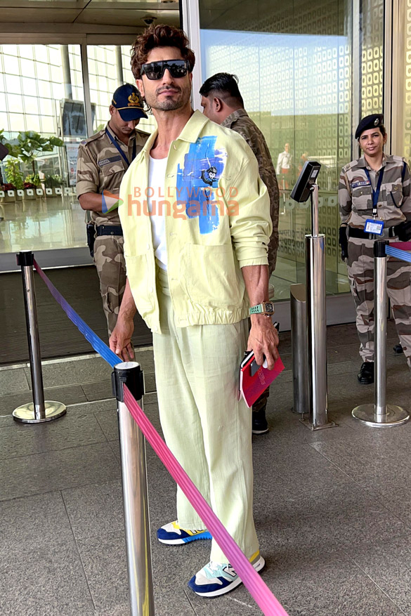 Photos: Vidyut Jammwal and Isha Malviya snapped at the airport Photos: Vidyut Jammwal and Isha Malviya snapped at the airport