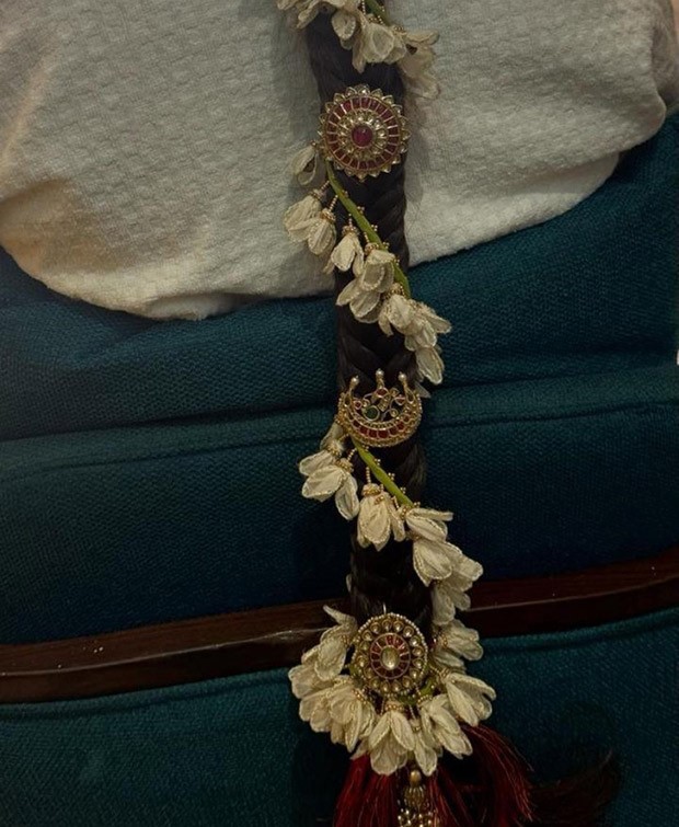 Rakul Preet Singh's mesmerizing jewellery and mogra-braided hair stole the limelight at her mehendi ceremony
