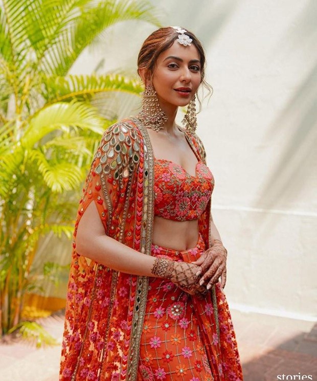 Rakul Preet Singh's mesmerizing jewellery and mogra-braided hair stole the limelight at her mehendi ceremony