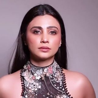 So beautiful! Daisy Shah looks like a dream in this fabulous outfit
