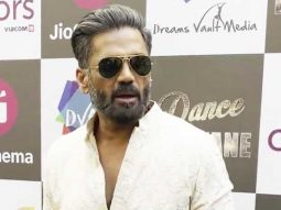 Suniel Shetty poses for paps in an all white kurta at Dance Deewane set