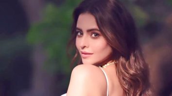 Divinity to the core! Aamna Sharif looks pretty in a white lehenga