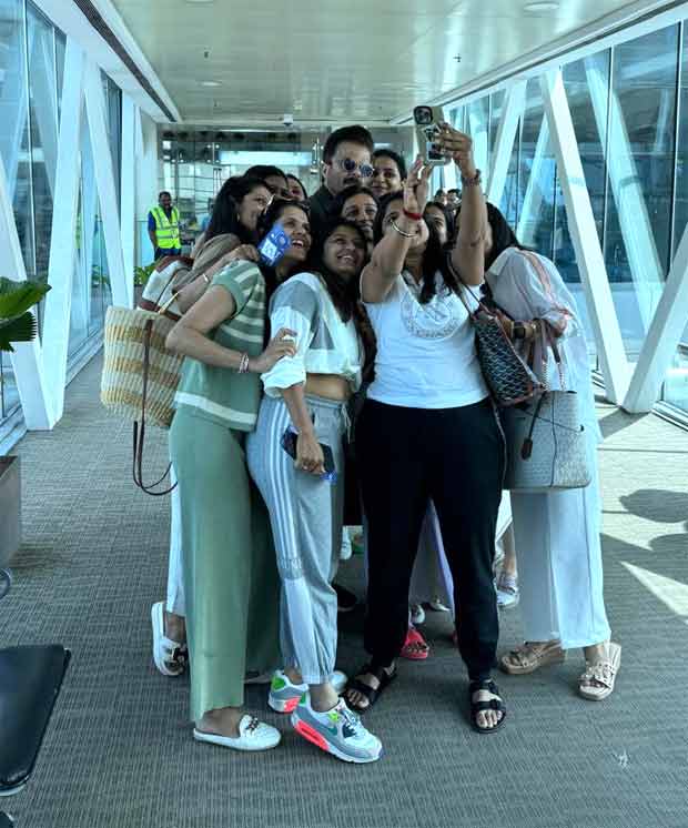 Anil Kapoor makes fans' day with in-flight selfie session