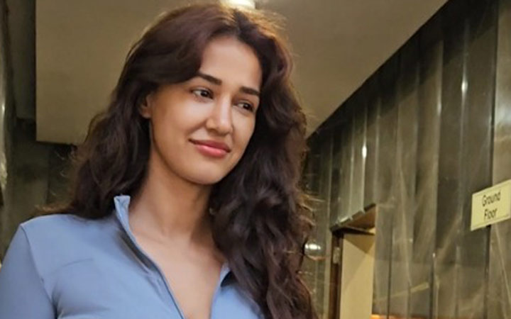 Disha Patani flashes a cute smile for paps as she gets clicked in the
