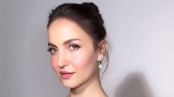 Elli AvrRam looks so beautiful dressed in this lavender outfit