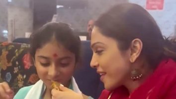 Isha Koppikar tastes some mouthwatering Pyaaz Kachori in Jaipur