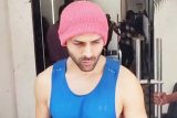 Kartik Aaryan chit chats with paps as he gets clicked post workout session