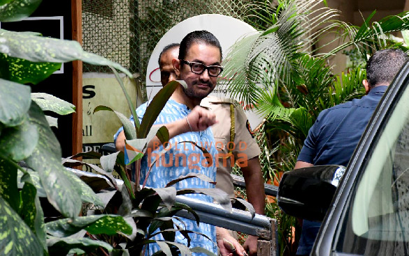 Photos: Aamir Khan snapped at Krome studio in Bandra Photos: Aamir Khan snapped at Krome studio in Bandra