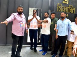 Photos: Ajay Devgn snapped celebrating his birthday with his fans outside his residence