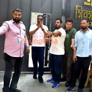 Photos: Ajay Devgn snapped celebrating his birthday with his fans outside his residence