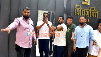 Photos: Ajay Devgn snapped celebrating his birthday with his fans outside his residence