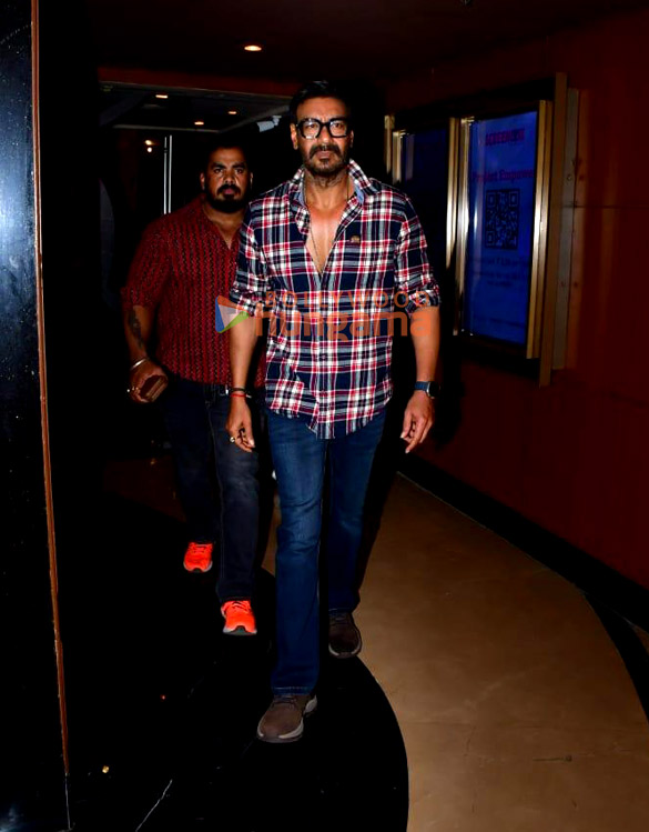 photos ajay devgn snapped in juhu 1 6