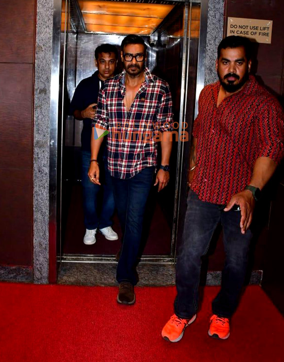 photos ajay devgn snapped in juhu 4 3