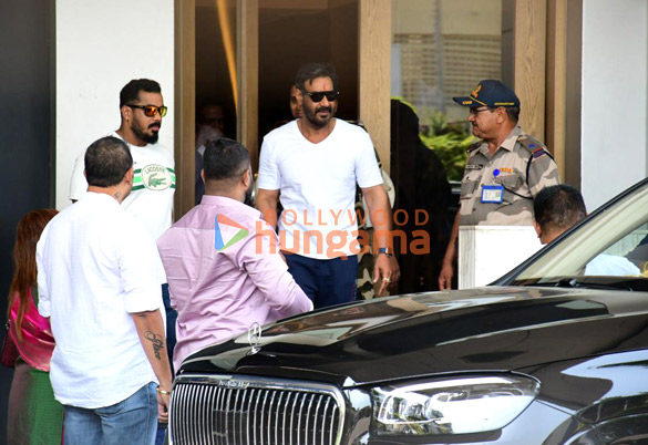 photos ajay devgn snapped with son yug at kalina airport 4