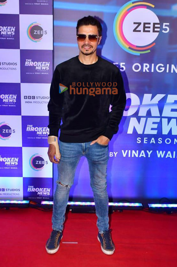 photos celebs grace the premiere of the broken news 2 7