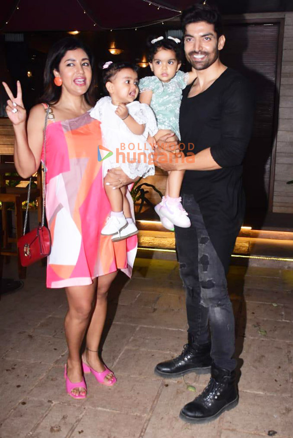 photos gurmeet choudhary and debina bonnerjee snapped in bandra 4