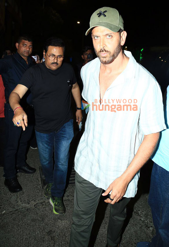 photos jr ntr ranbir kapoor alia bhatt hrithik roshan saba azad and karan johar snapped in bandra 4
